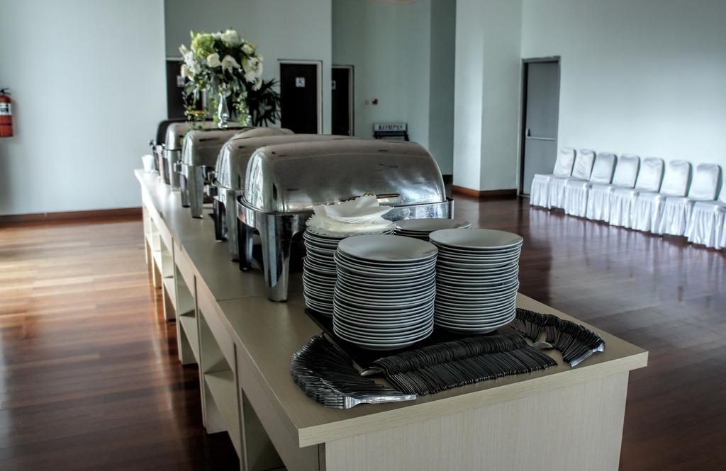 Amazing Kutaradja Hotel Jakarta Buitenkant foto