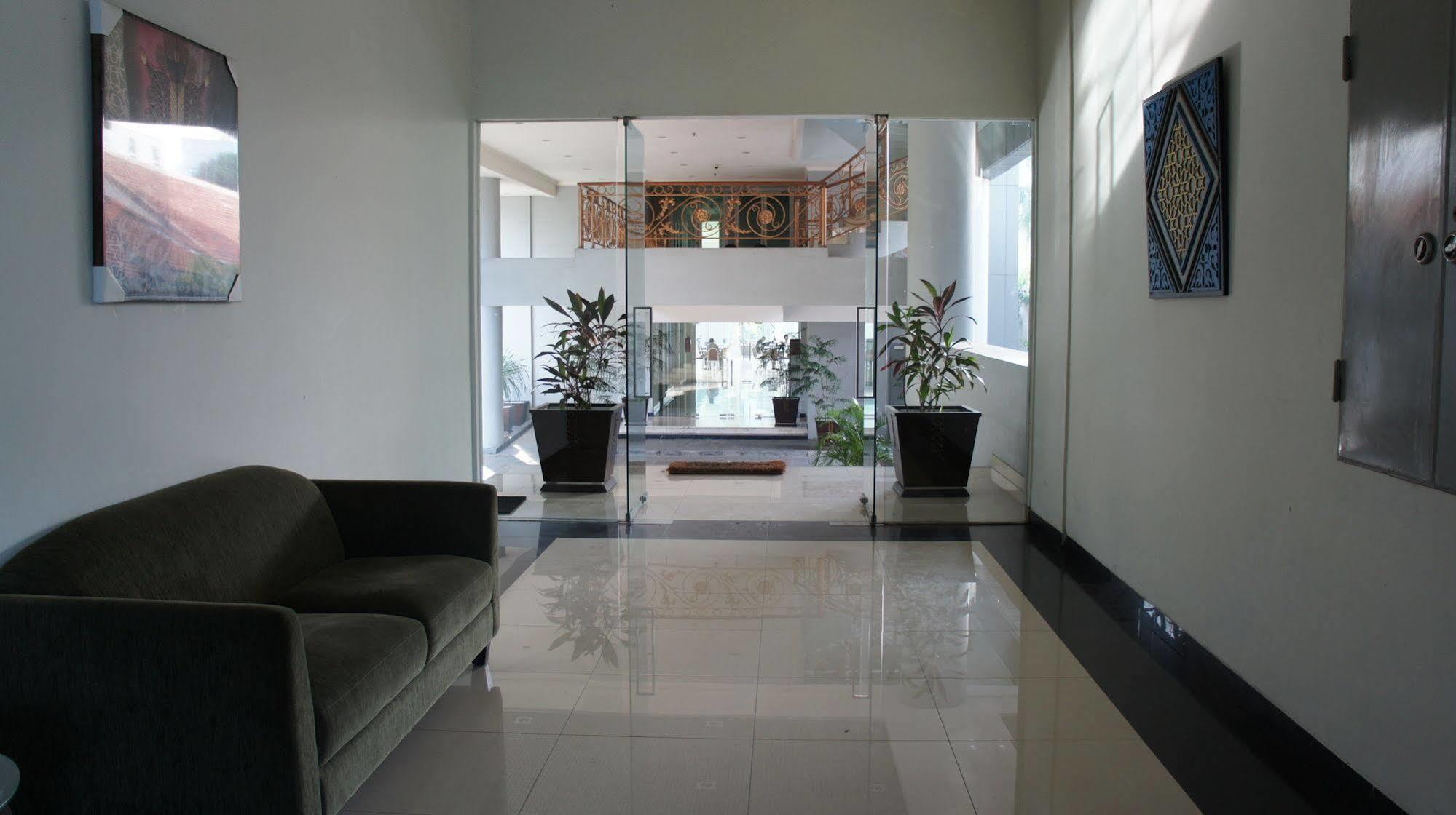 Amazing Kutaradja Hotel Jakarta Buitenkant foto